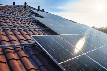 Council chiefs call for solar panels on new builds image
