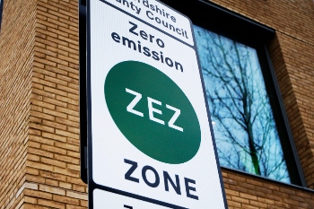 Oxford air pollution falls faster than across UK image