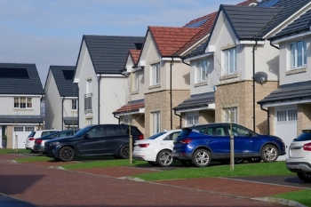 Planning policy fails to cut car reliance image