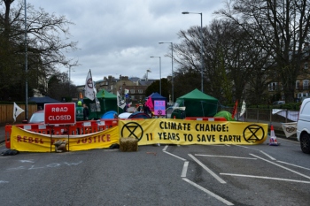 Queens speech: Government brings back measures to stop protestors locking on  image